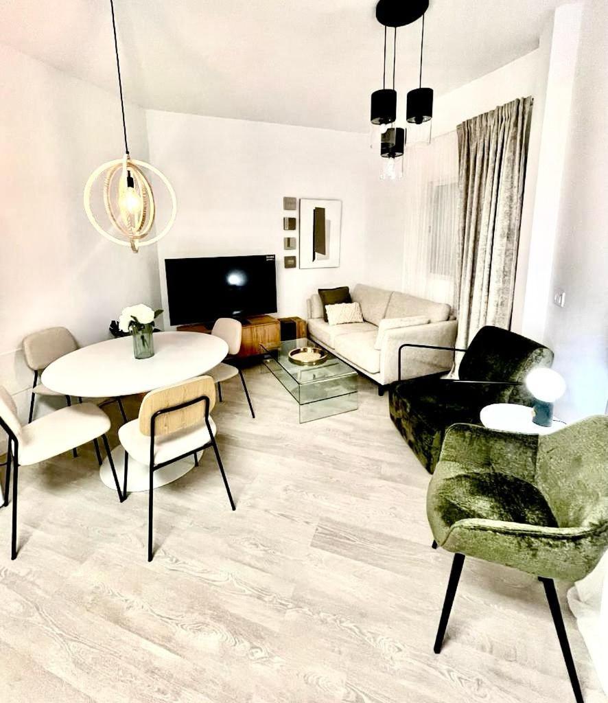 Historical Centre! Private Terrace & Gym-Near Public Parking Apartment Malaga Exterior photo